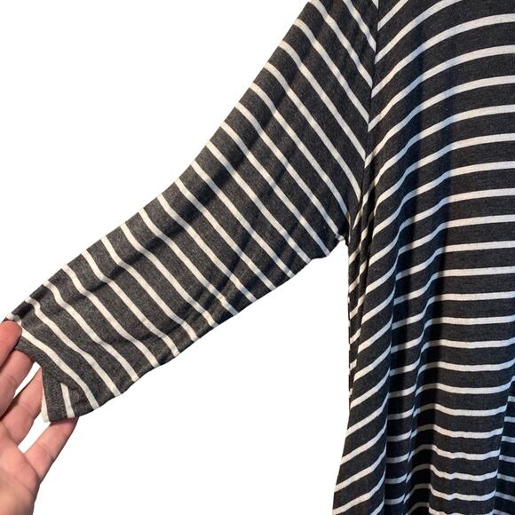 Lovely Souls Gray Long top flared on bottom Size 3X - Picture 4 of 8